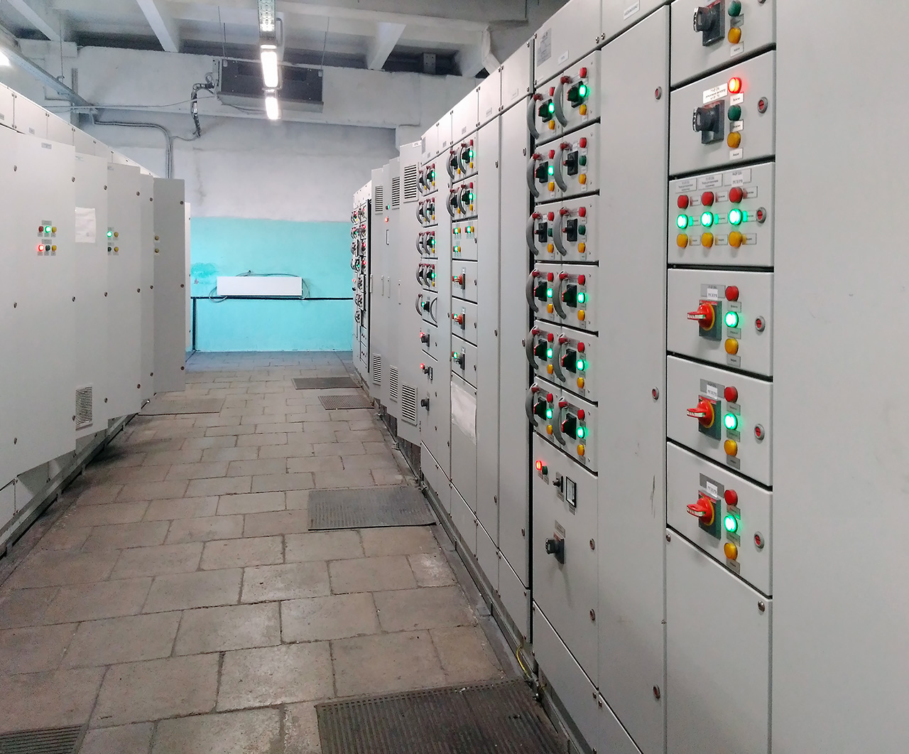 НКУ (низковольтные комплектные устройства) производства ЧЭК для распределения электрической энергии